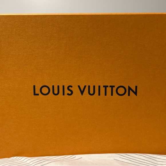 Louis Vuitton Monogram Frontrow Sneaker 6.5 Excellent Condition. - Picture 6 of 9